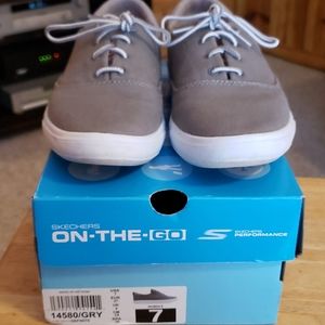 Skechers Gray Size 7 On The Go Sneakers